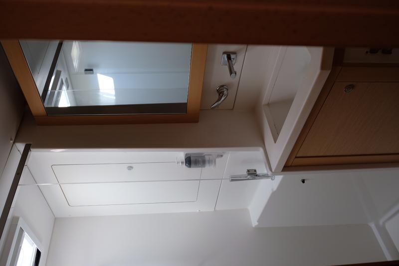 Book yachts online - catamaran - Lagoon 450 - IRIS IV (a/c-gen-watermaker-teak deck) - rent
