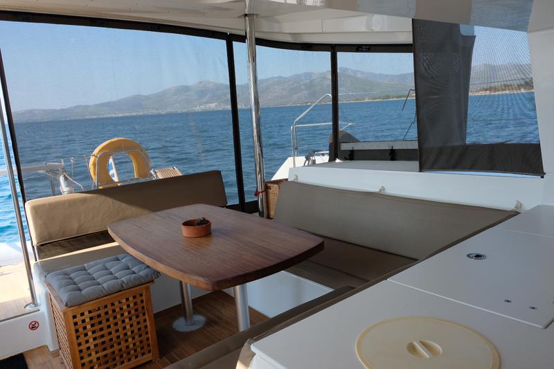 Book yachts online - catamaran - Lagoon 450 - IRIS IV (a/c-gen-watermaker-teak deck) - rent