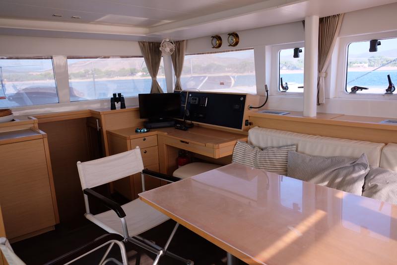 Book yachts online - catamaran - Lagoon 450 - IRIS IV (a/c-gen-watermaker-teak deck) - rent