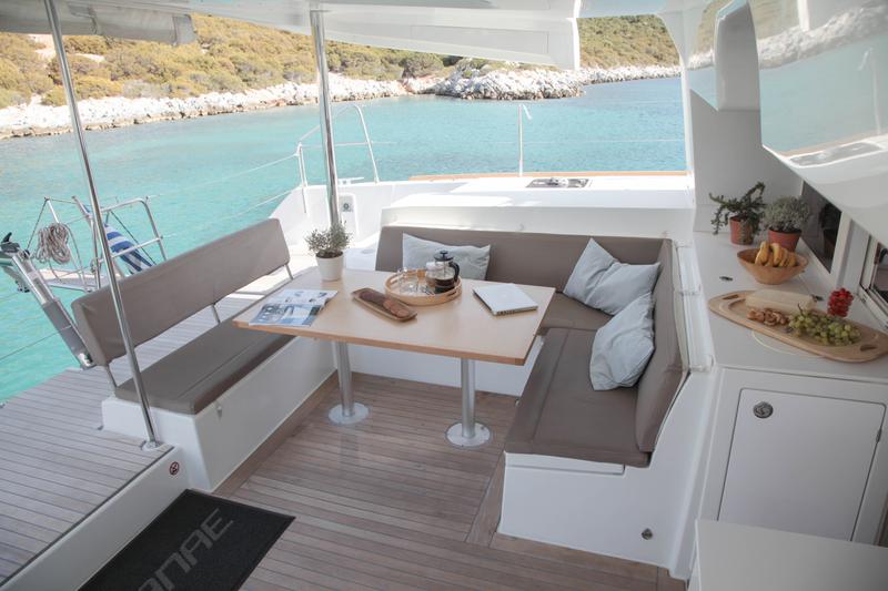 Book yachts online - catamaran - Lagoon 450 - IRIS IV (a/c-gen-watermaker-teak deck) - rent