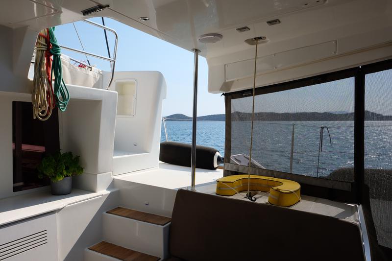 Book yachts online - catamaran - Lagoon 450 - IRIS IV (a/c-gen-watermaker-teak deck) - rent