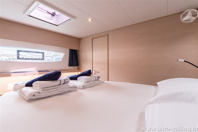 Book yachts online - catamaran - Saona - DESAFINADO - AC and generator - rent