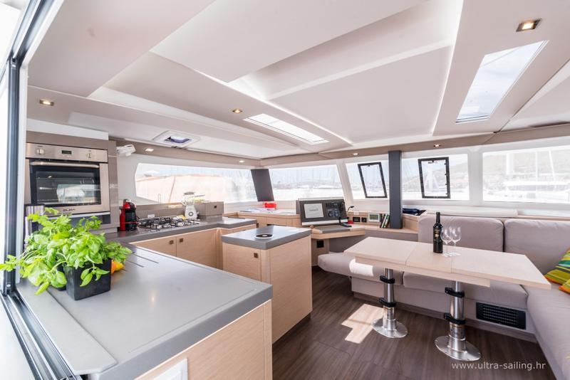 Book yachts online - catamaran - Saona - DESAFINADO - AC and generator - rent