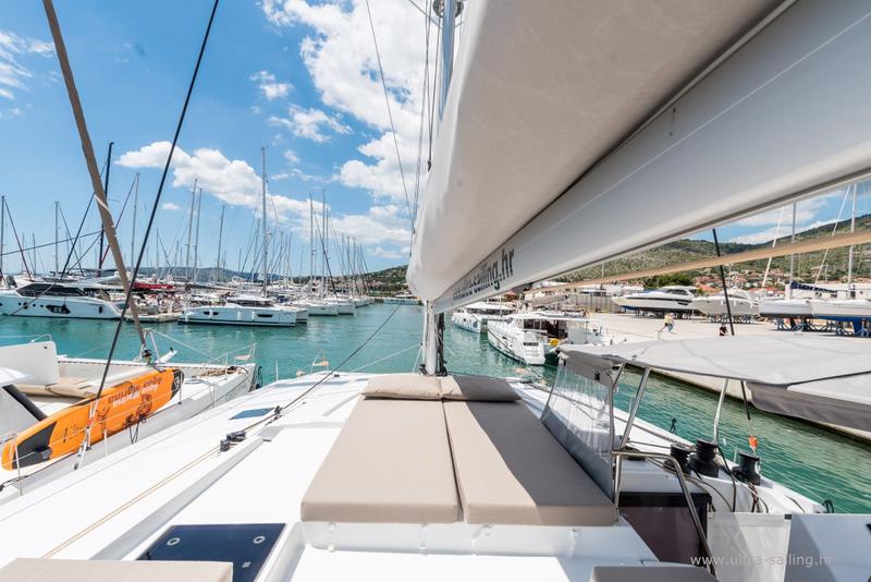 Book yachts online - catamaran - Saona - DESAFINADO - AC and generator - rent