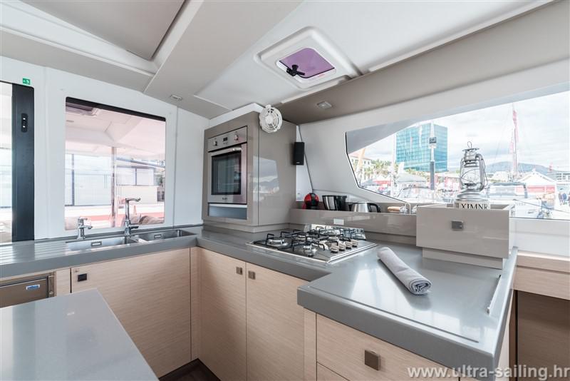 Book yachts online - catamaran - Saona - DESAFINADO - AC and generator - rent
