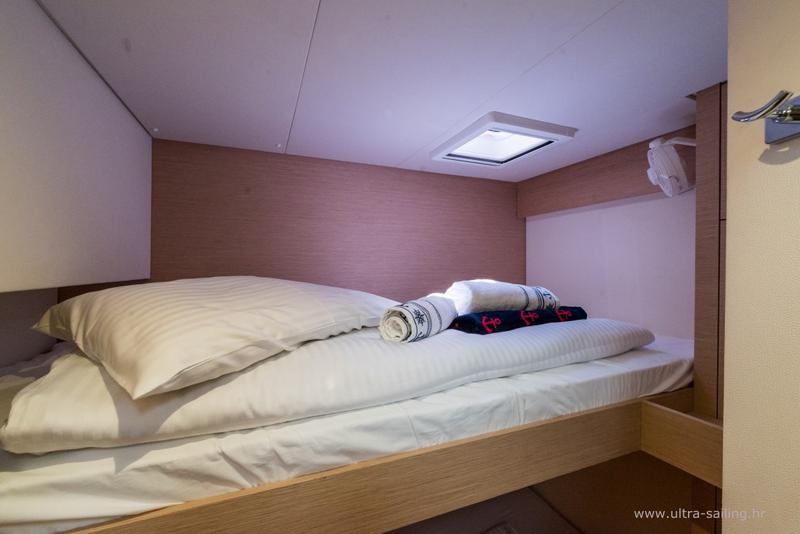 Book yachts online - catamaran - Saona - SUNNY WAVE- with AC and generator - rent