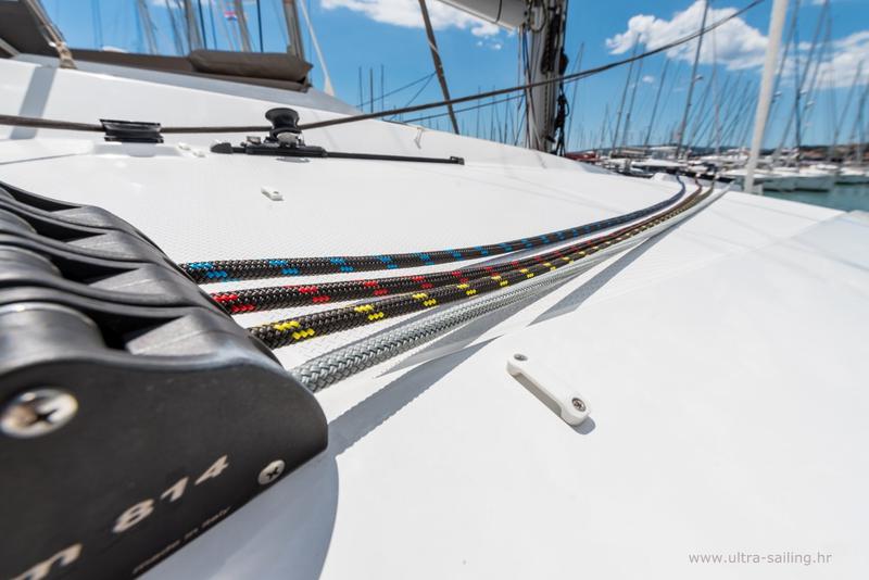Book yachts online - catamaran - Saona - SUNNY WAVE- with AC and generator - rent