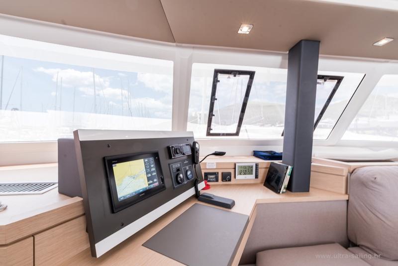 Book yachts online - catamaran - Saona - SUNNY WAVE- with AC and generator - rent
