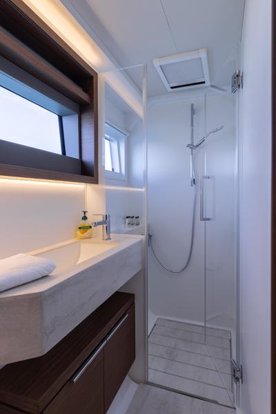 Book yachts online - catamaran - Lagoon 50 LUX (2020) equipped with airconditioning (saloon + cabins), generator, watermaker, ice maker, dishwasher, washer/dryer, JOBE infinity sea scooter, 2 SUP, snorkel sets, water-ski, kneeboard - PRINCESS KISS - rent