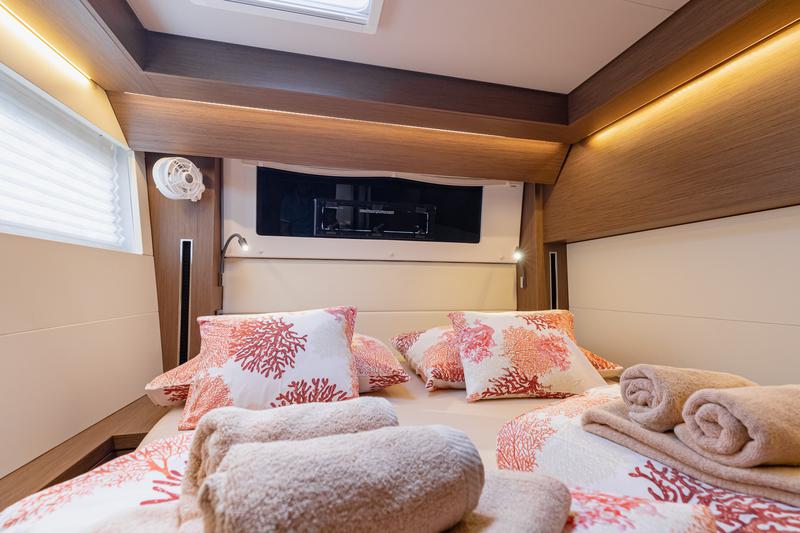 Book yachts online - catamaran - Lagoon 50 LUX (2020) equipped with airconditioning (saloon + cabins), generator, watermaker, ice maker, dishwasher, washer/dryer, JOBE infinity sea scooter, 2 SUP, snorkel sets, water-ski, kneeboard - PRINCESS KISS - rent