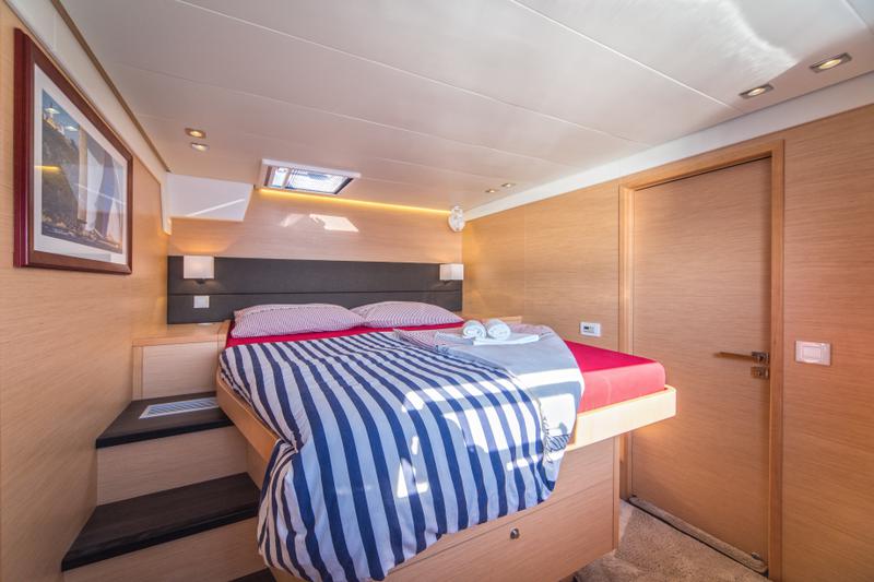 Book yachts online - catamaran - Lagoon 560 S2 (2016) equipped with generator, AC (saloon+cabins), water maker, ice maker, microwave oven, dishwasher, underwater lights, 2 X S.U.P. , water ski &amp; tube, 8 snorkel. sets - PURA VIDA - rent