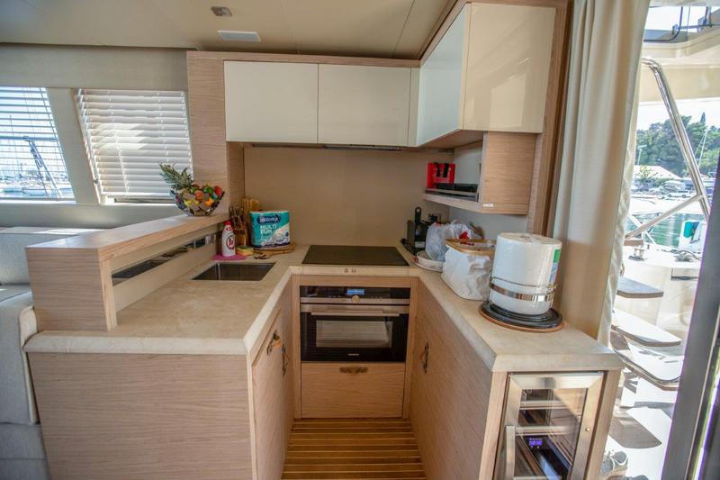 Book yachts online - motorboat - Monte Carlo 6 (2019) - ALVONA - rent