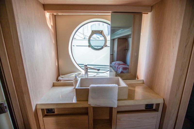 Book yachts online - motorboat - Monte Carlo 6 (2019) - ALVONA - rent