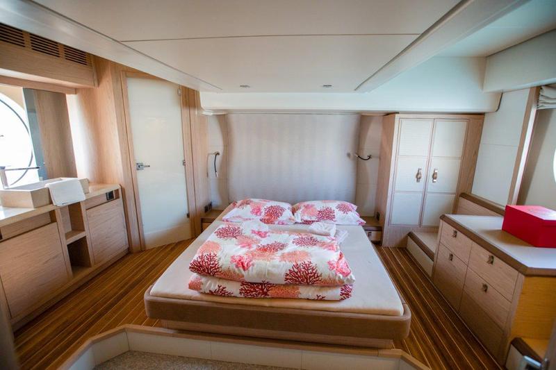 Book yachts online - motorboat - Monte Carlo 6 (2019) - ALVONA - rent