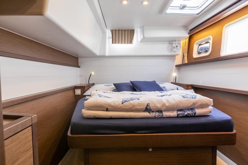 Book yachts online - catamaran - Lagoon 450 F (2019) equipped with generator, A/C (saloon+cabins), water maker, dishwasher, ice maker, bow truster - WIDE DREAM - rent