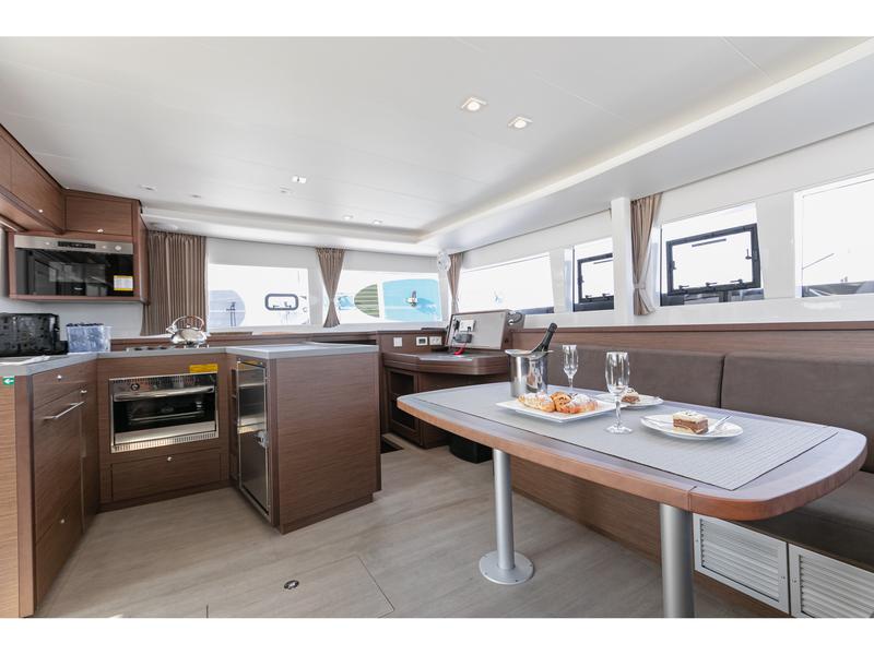 Book yachts online - catamaran - Lagoon 450 F (2019) equipped with generator, A/C (saloon+cabins), water maker, dishwasher, ice maker, bow truster - WIDE DREAM - rent