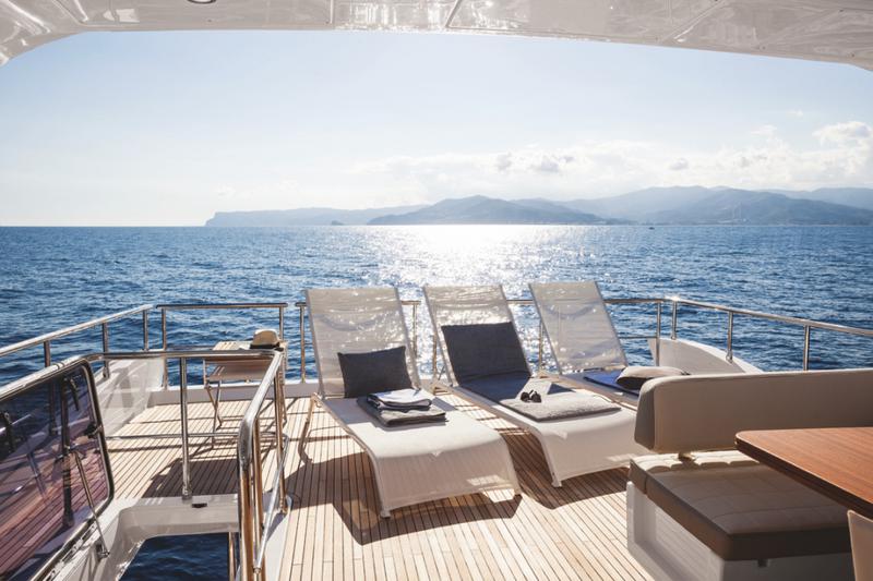 Book yachts online - motorboat - Azimut 72 Fly - Alyss - rent