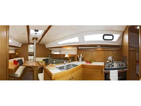 Book yachts online - sailboat - JEANNEAU SO 36i - WINDY 6ª Bi 3-3-11 - rent