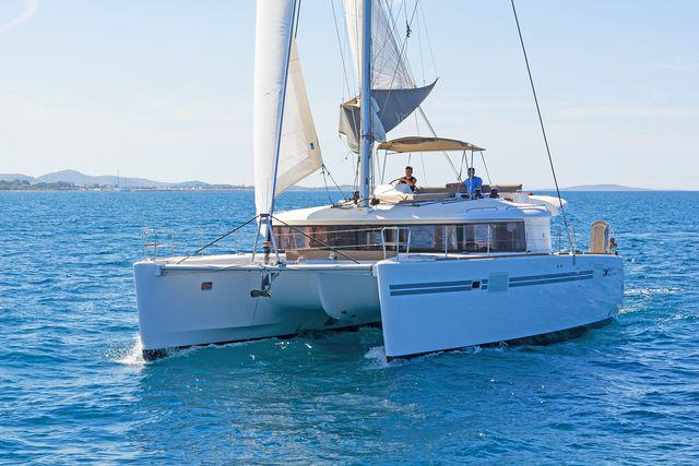 Book yachts online - catamaran - Lagoon 450 Fly A/C &amp; GEN - MARIA - rent