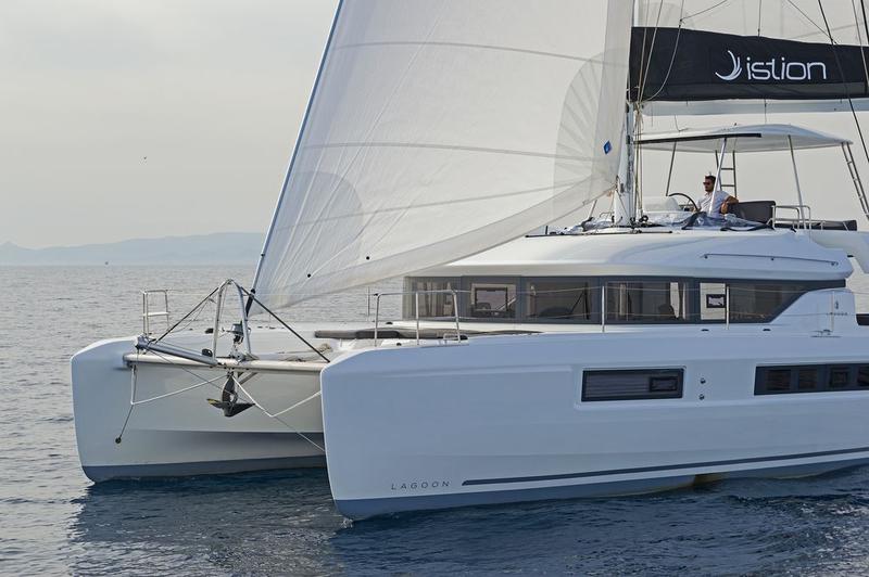 Book yachts online - catamaran - Lagoon 50 A/C &amp; GEN &amp; WM - HAPPY FEET - rent