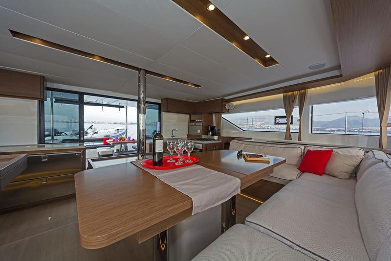 Book yachts online - catamaran - Lagoon 50 A/C &amp; GEN &amp; WM - HAPPY FEET - rent