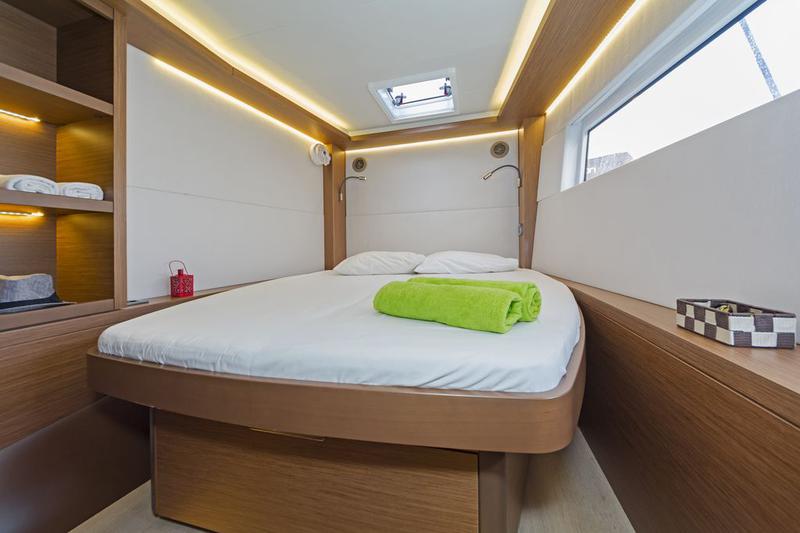 Book yachts online - catamaran - Lagoon 50 A/C &amp; GEN &amp; WM - HAPPY FEET - rent