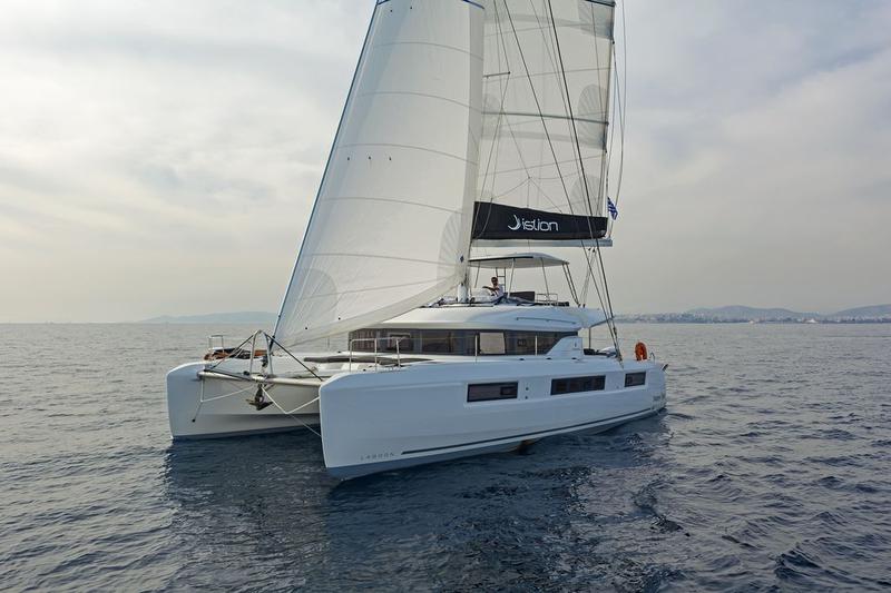 Book yachts online - catamaran - Lagoon 50 A/C &amp; GEN &amp; WM - HAPPY FEET - rent
