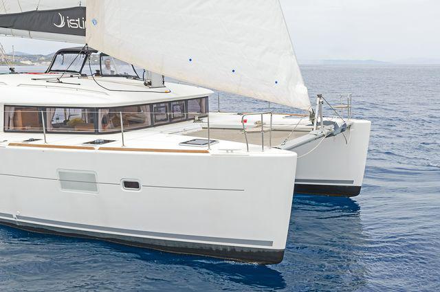 Book yachts online - catamaran - Lagoon 400S2 - LIBRE - rent