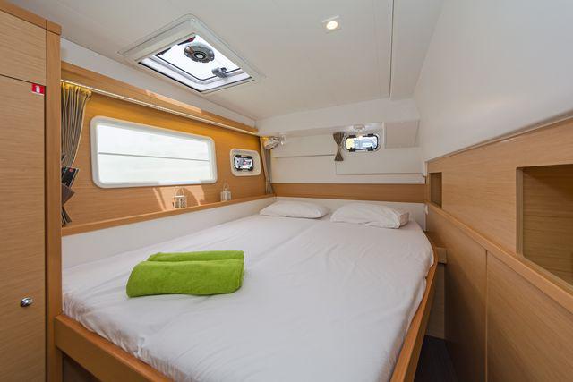 Book yachts online - catamaran - Lagoon 400S2 - LIBRE - rent
