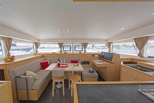 Book yachts online - catamaran - Lagoon 400S2 - LIBRE - rent