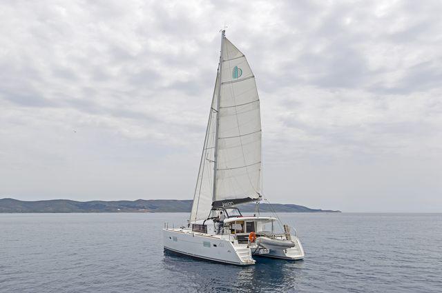 Book yachts online - catamaran - Lagoon 400S2 - LIBRE - rent