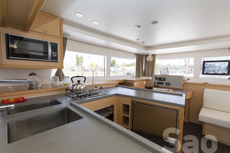 Book yachts online - catamaran - Lagoon 450 Fly A/C &amp; GEN - Sao - rent