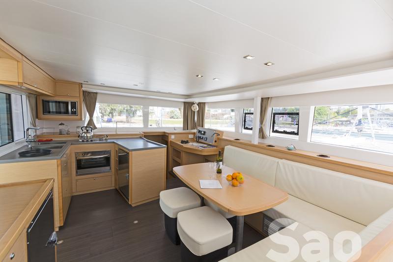 Book yachts online - catamaran - Lagoon 450 Fly A/C &amp; GEN - Sao - rent