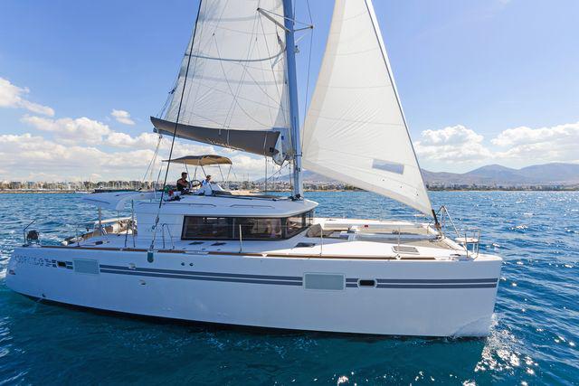 Book yachts online - catamaran - Lagoon 450 Fly A/C &amp; GEN - NEMESIS - rent