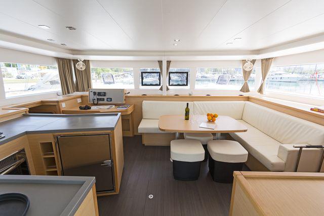 Book yachts online - catamaran - Lagoon 450 Fly A/C &amp; GEN - NEMESIS - rent