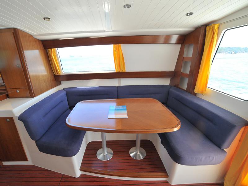 Book yachts online - motorboat - Maryland 37 - Northern Lights - rent