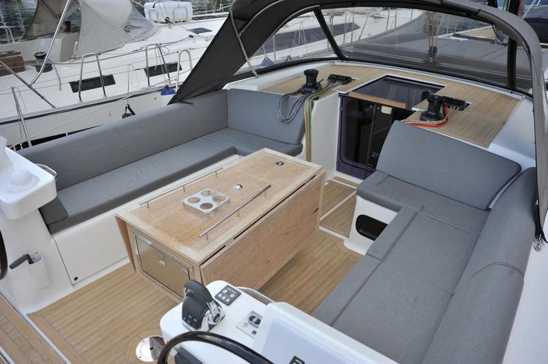 Book yachts online - sailboat - Dufour 56 Exclusive 2018 - Hola - rent