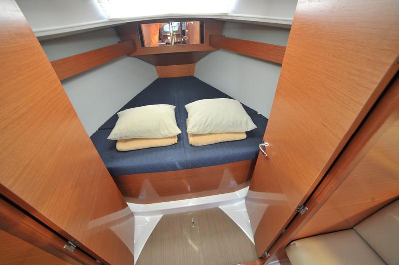 Book yachts online - sailboat - Dufour 360 GL - Karibu - rent