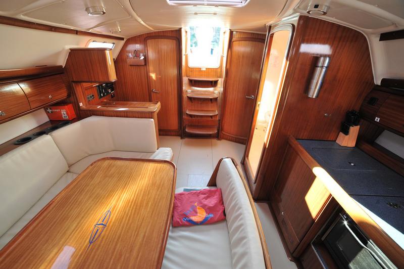 Book yachts online - sailboat - Bavaria 38 - Tommy  - rent