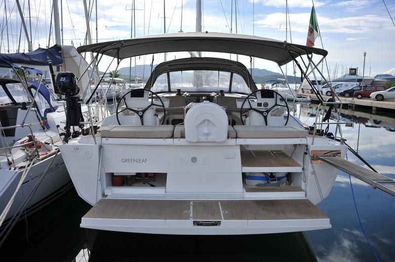 Book yachts online - sailboat - Dufour 520 GL - Greenleaf - rent