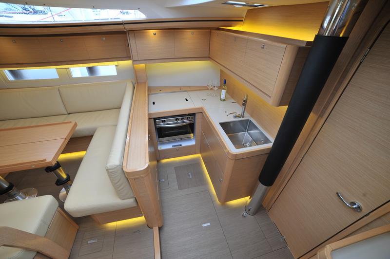 Book yachts online - sailboat - Dufour 520 GL - Greenleaf - rent