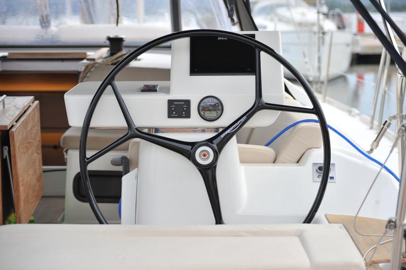 Book yachts online - sailboat - Dufour 520 GL - Greenleaf - rent