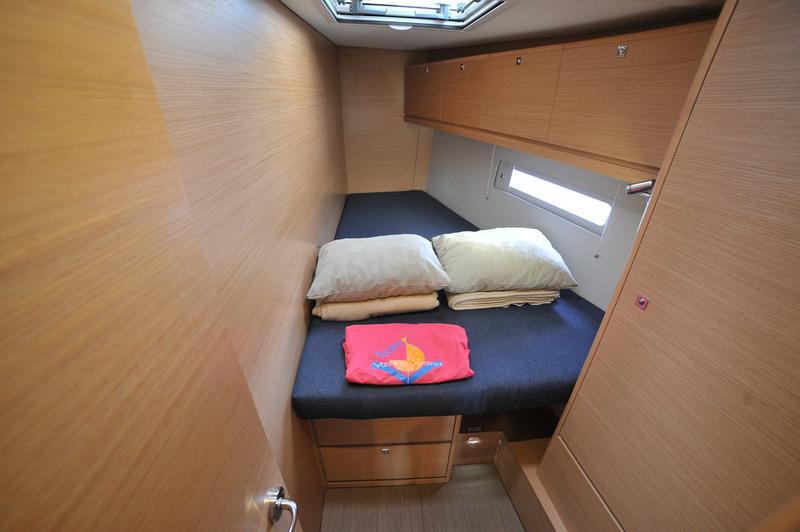 Book yachts online - sailboat - Dufour 520 GL - Greenleaf - rent