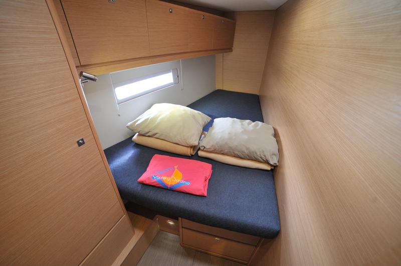 Book yachts online - sailboat - Dufour 520 GL - Greenleaf - rent