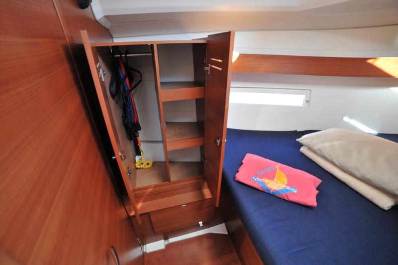 Book yachts online - sailboat - Dufour 382 Grand Large - Andreana - rent
