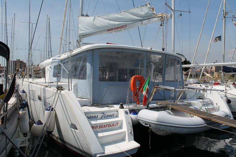 Book yachts online - catamaran - Lagoon 450 - Uranus Planet - rent