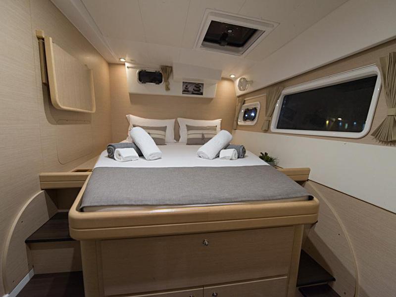 Book yachts online - catamaran - Lagoon 421 - Nirvana AC Watermaker Gen + elegant pack refit 2022 - rent