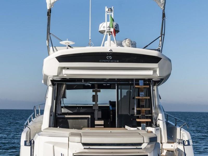 Book yachts online - motorboat - Cranchi E 52 F Evoluzione - Angelina M - rent