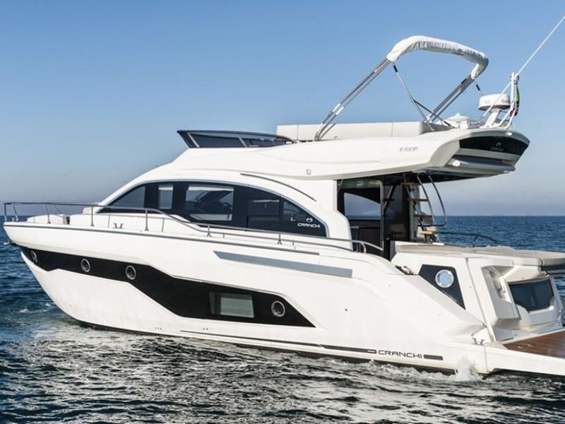 Book yachts online - motorboat - Cranchi E 52 F Evoluzione - Angelina M - rent