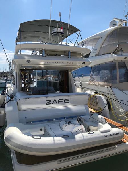 Book yachts online - motorboat - Prestige 520 Flybridge - ZAFE - rent